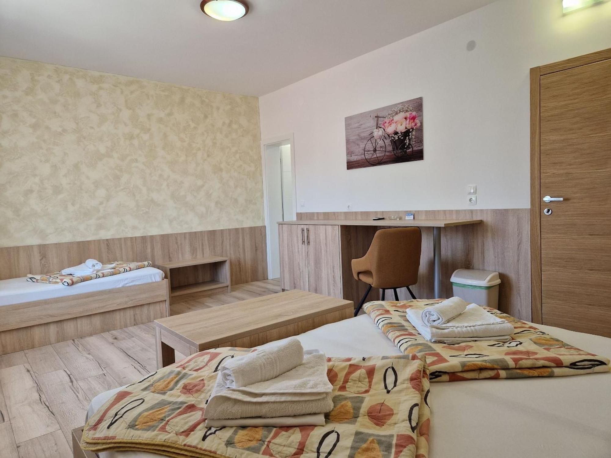 Apartment And Rooms Amenka Новалья Экстерьер фото