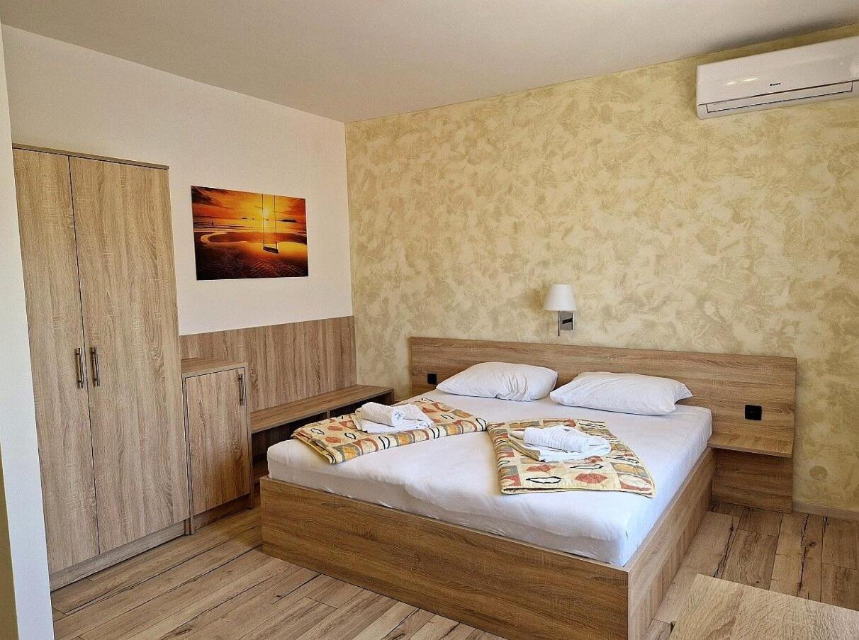 Apartment And Rooms Amenka Новалья Экстерьер фото