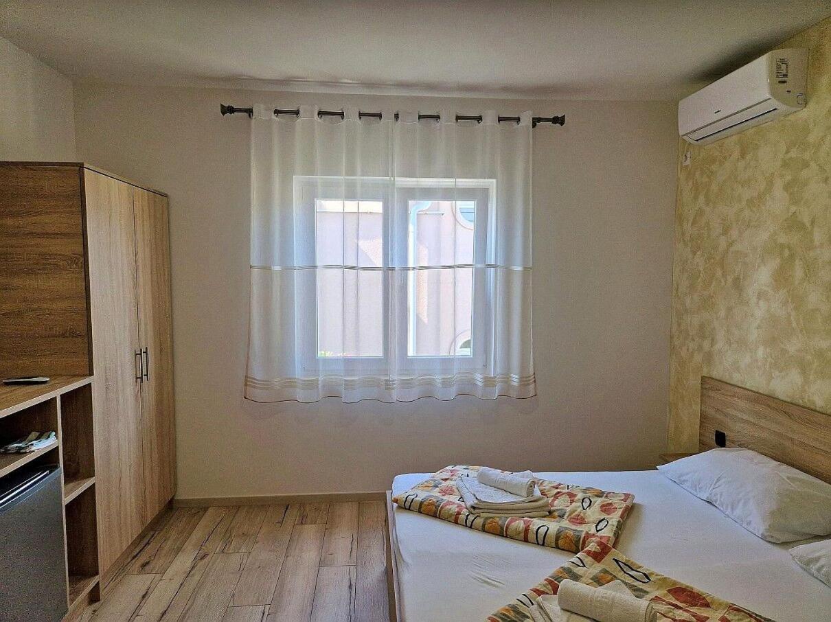 Apartment And Rooms Amenka Новалья Экстерьер фото