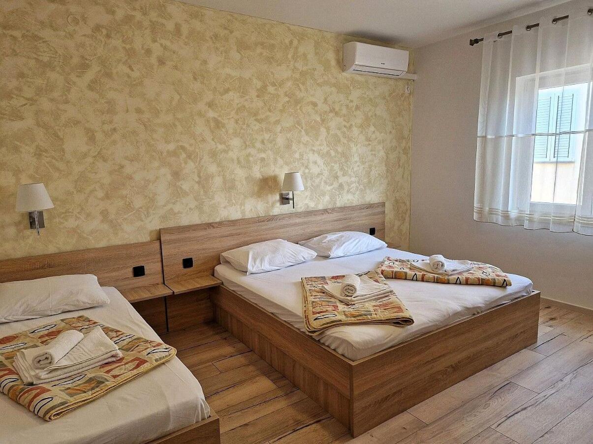 Apartment And Rooms Amenka Новалья Экстерьер фото